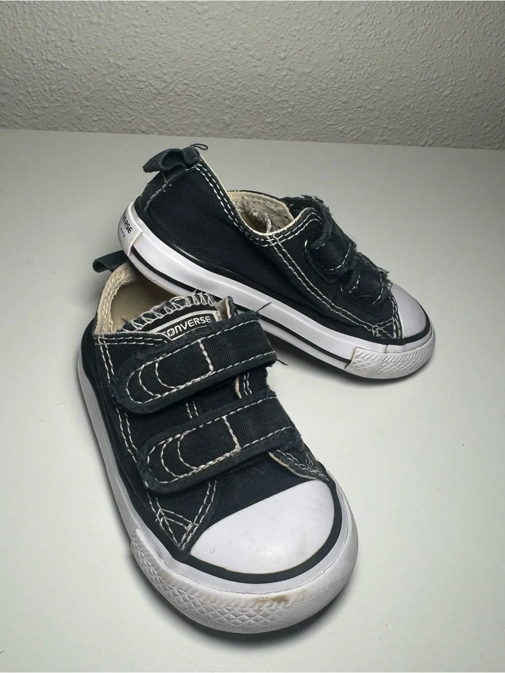 Kids Black Canvas Converse Velcro Sneakers Size 5c